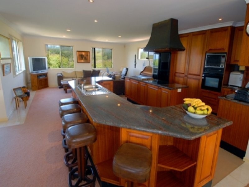 11 Wavecrest Drive, Castaways Beach QLD 4567