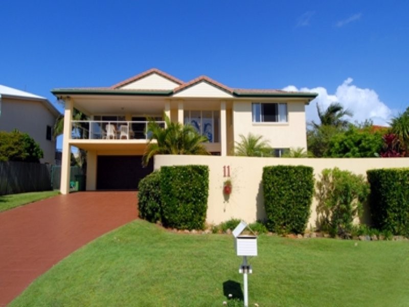 11 Wavecrest Drive, Castaways Beach QLD 4567