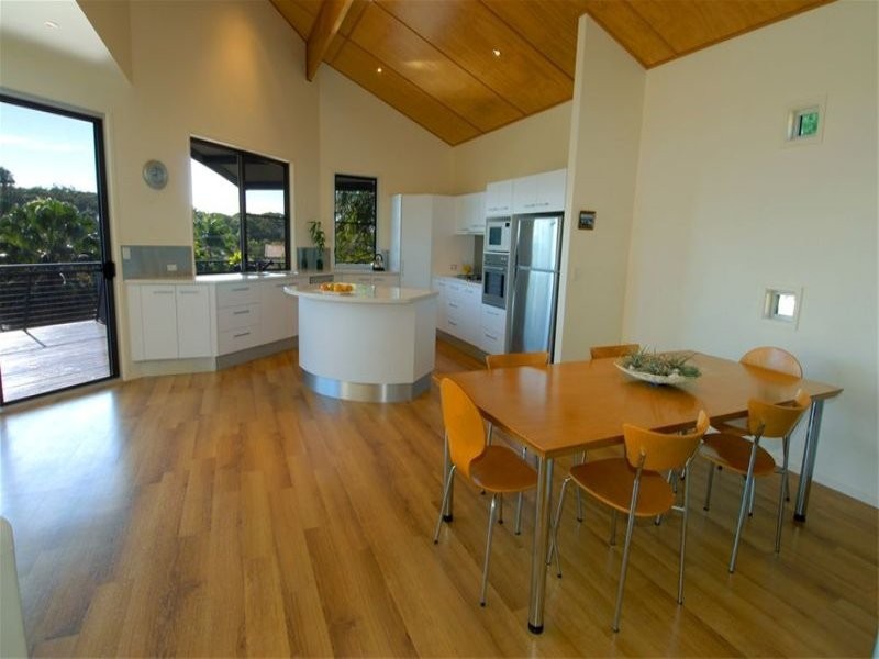 34 Yakola Parade, Alexandra Headland QLD 4572