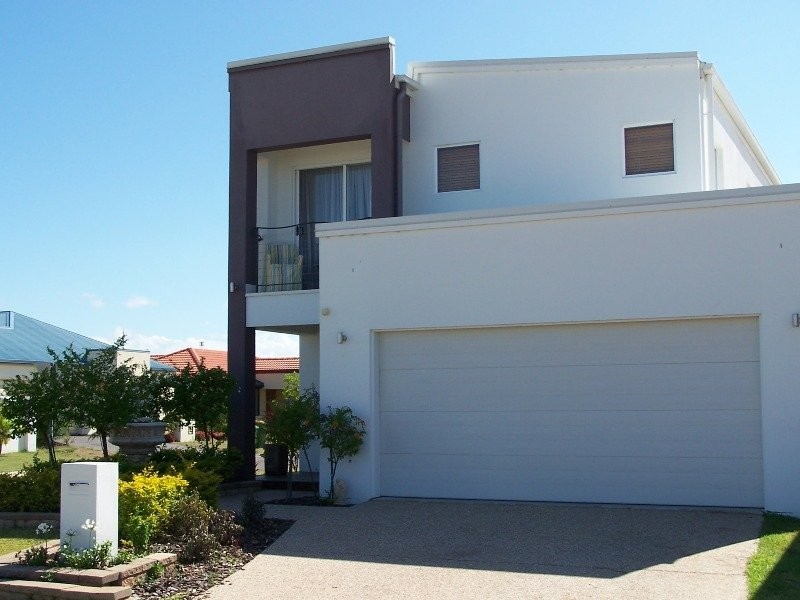 1 Molokai Lane, Kawana Island QLD 4575