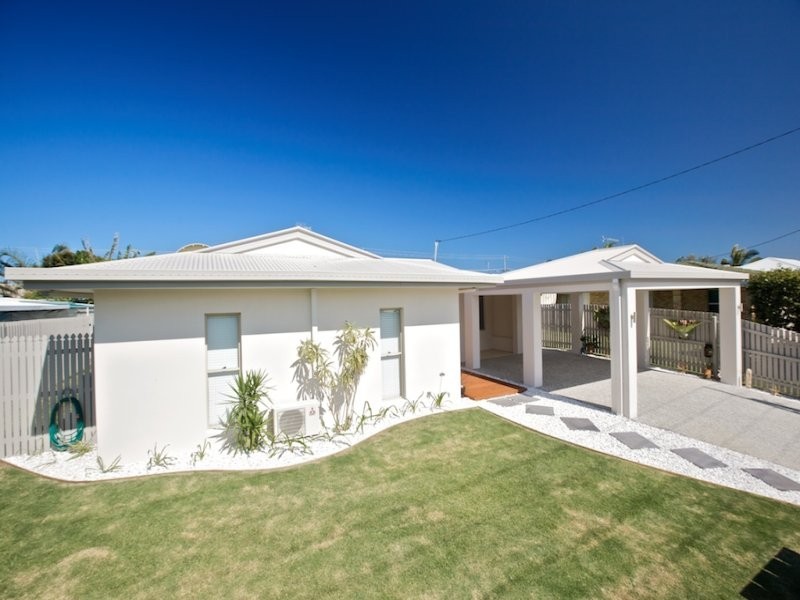 9 Narambi Street, Warana QLD 4575