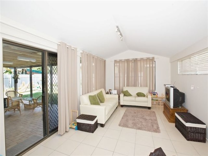 9 Narambi Street, Warana QLD 4575