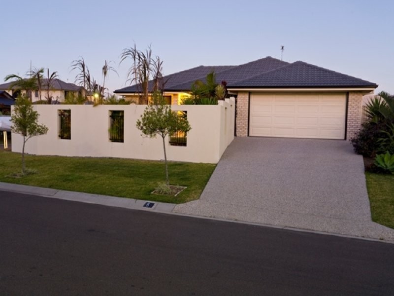 2 Pompano Court, Mountain Creek QLD 4557