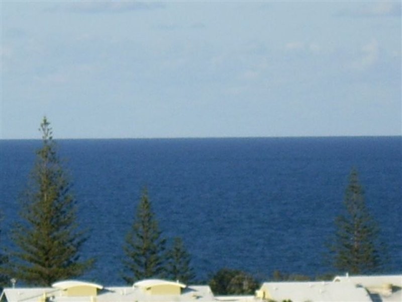 7 Yakola Pde, Alexandra Headland QLD 4572