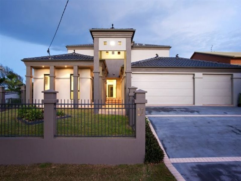 17 Oceanic Drive, Warana QLD 4575