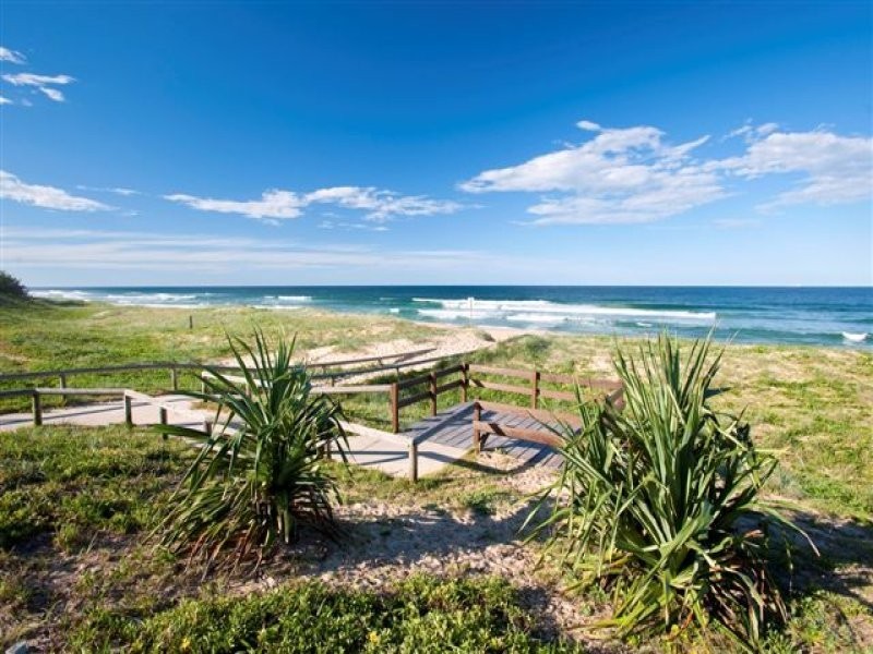 17 Oceanic Drive, Warana QLD 4575