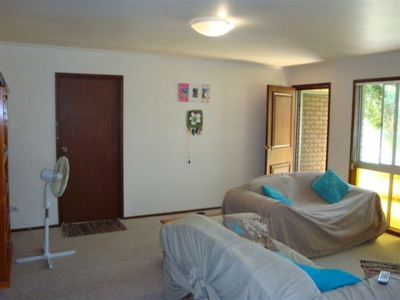 8 Lapoinya Crescent, Warana QLD 4575