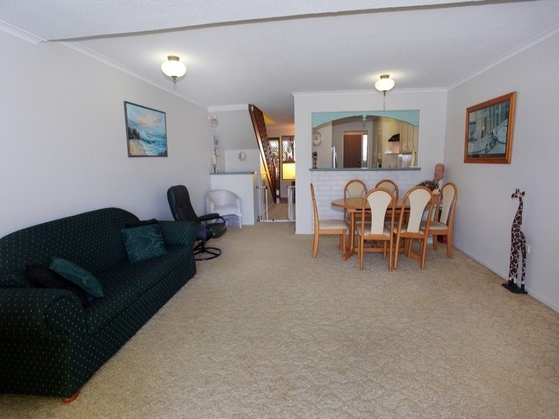 4/2 Broadmeadows Road, Maroochydore QLD 4558