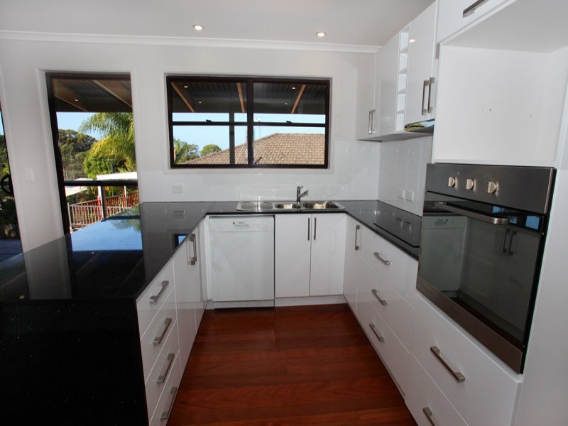 18 Yakola Parade, Alexandra Headland QLD 4572