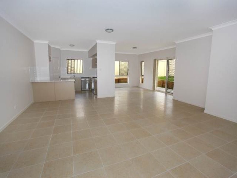 18 Crows Ash Place, Kuluin QLD 4558