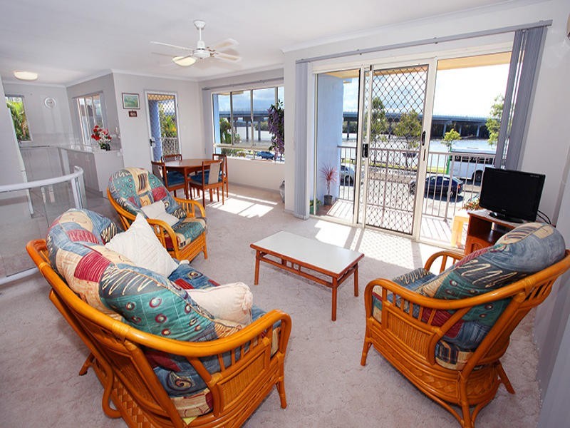 1/217 Bradman Avenue, Maroochydore QLD 4558