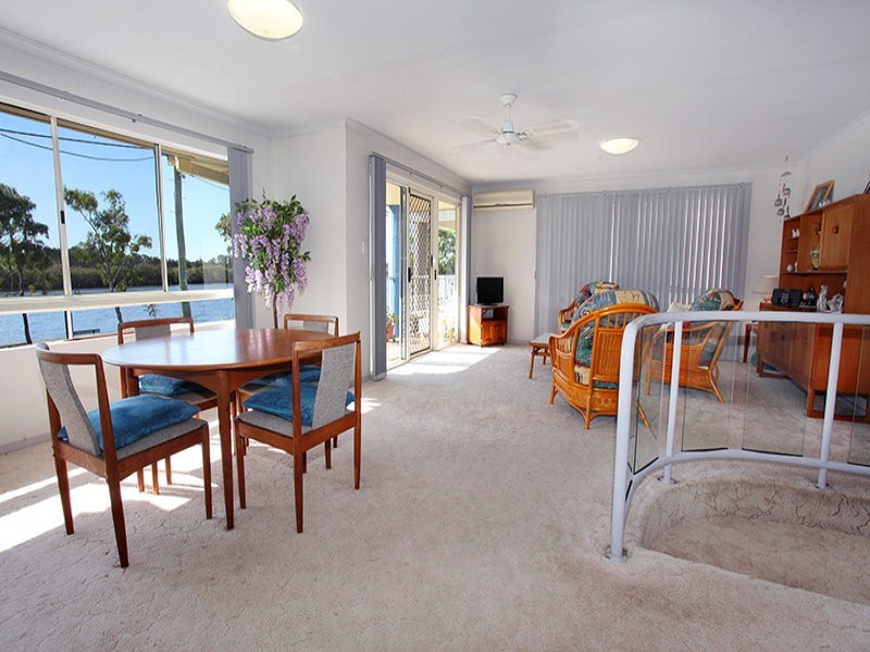 1/217 Bradman Avenue, Maroochydore QLD 4558