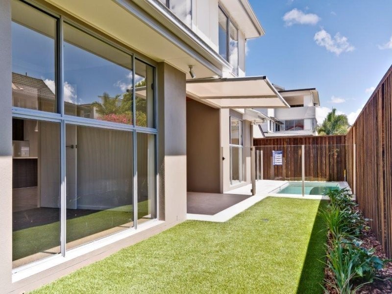 2/76 Beach Parade, Maroochydore QLD 4558