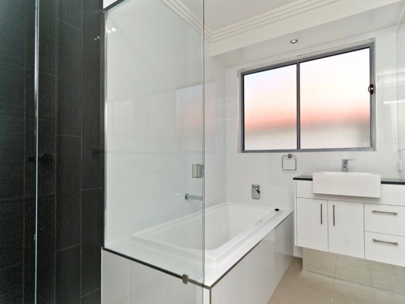 2/76 Beach Parade, Maroochydore QLD 4558