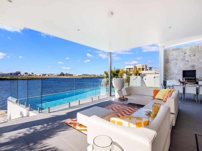 12 North Point Crescent, Pelican Waters QLD 4551