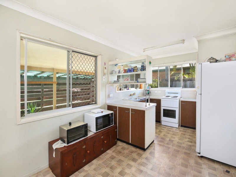 3 Oloway Crescent, Alexandra Headland QLD 4572