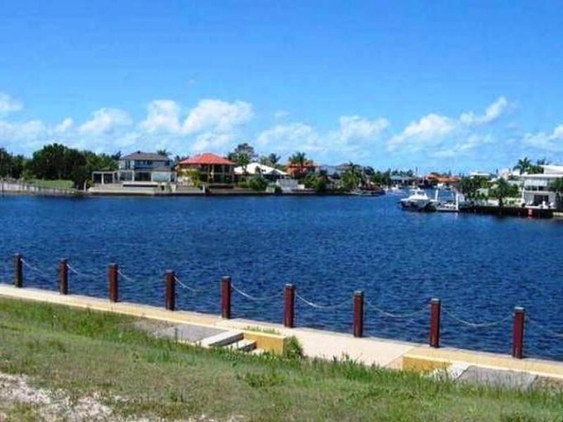 8 Melos Place, Kawana Island QLD 4575