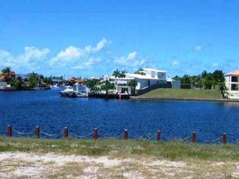8 Melos Place, Kawana Island QLD 4575