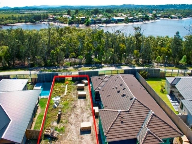 122 Grand Parade, Kawana Island QLD 4575