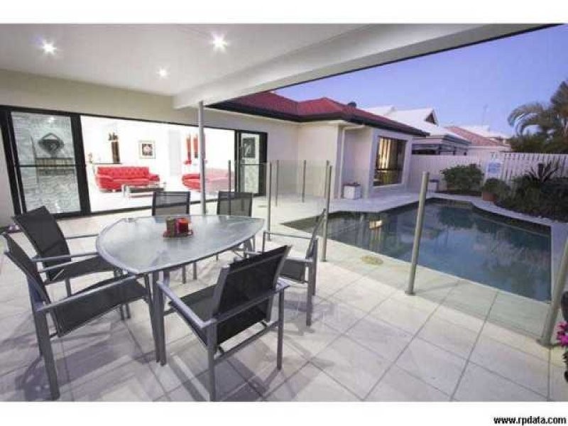 2 Corfu Street, Kawana Island QLD 4575