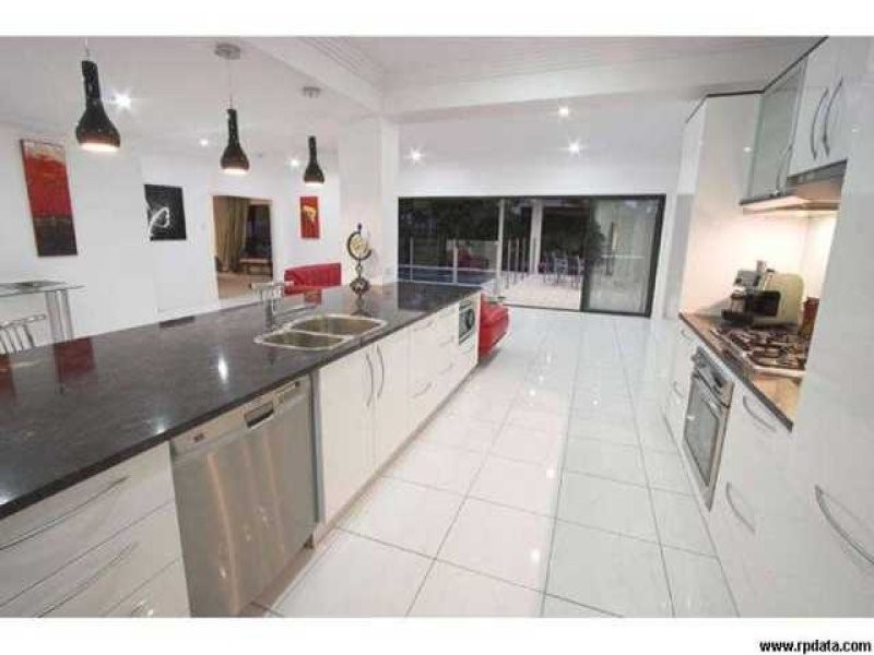 2 Corfu Street, Kawana Island QLD 4575