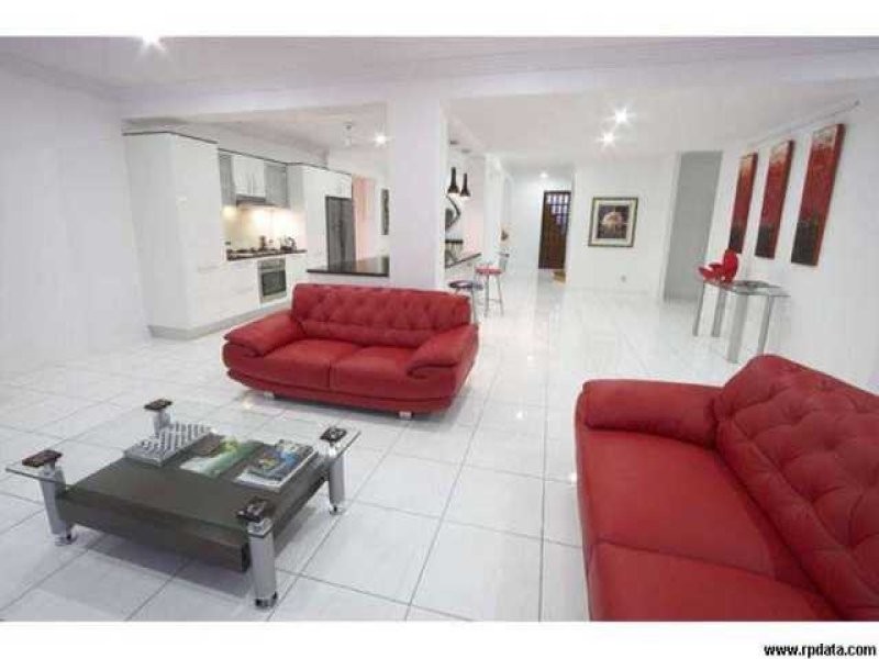 2 Corfu Street, Kawana Island QLD 4575