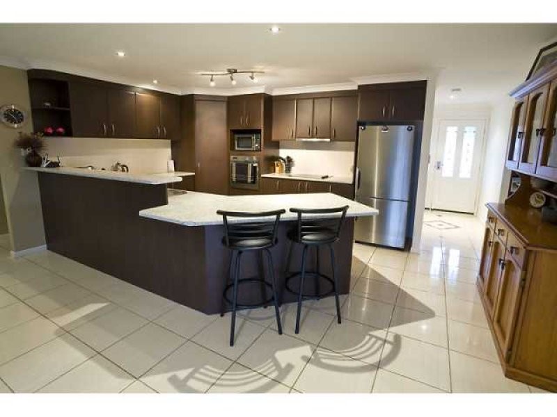 2 Pompano Court, Mountain Creek QLD 4557