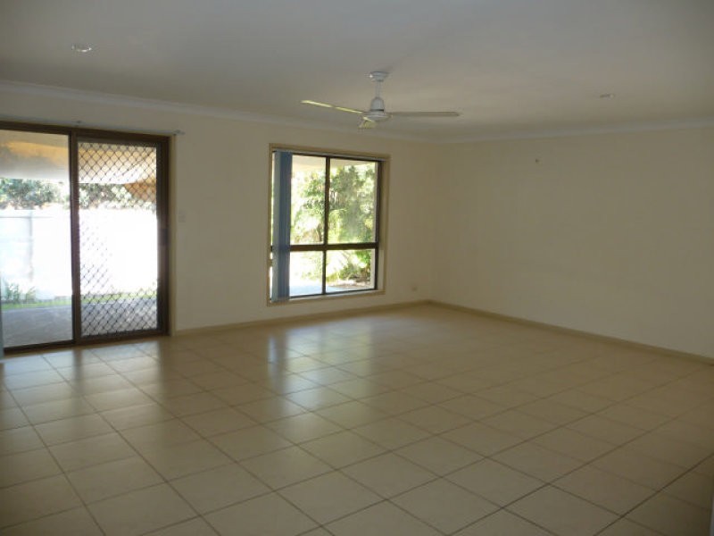 180 Oceanic Drive, Warana QLD 4575