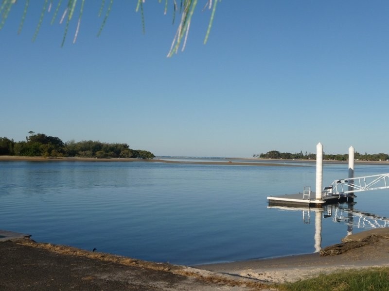 17 Bradman Ave, Maroochydore QLD 4558