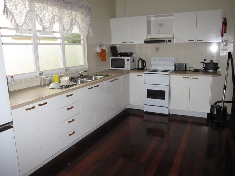 17 Bradman Ave, Maroochydore QLD 4558