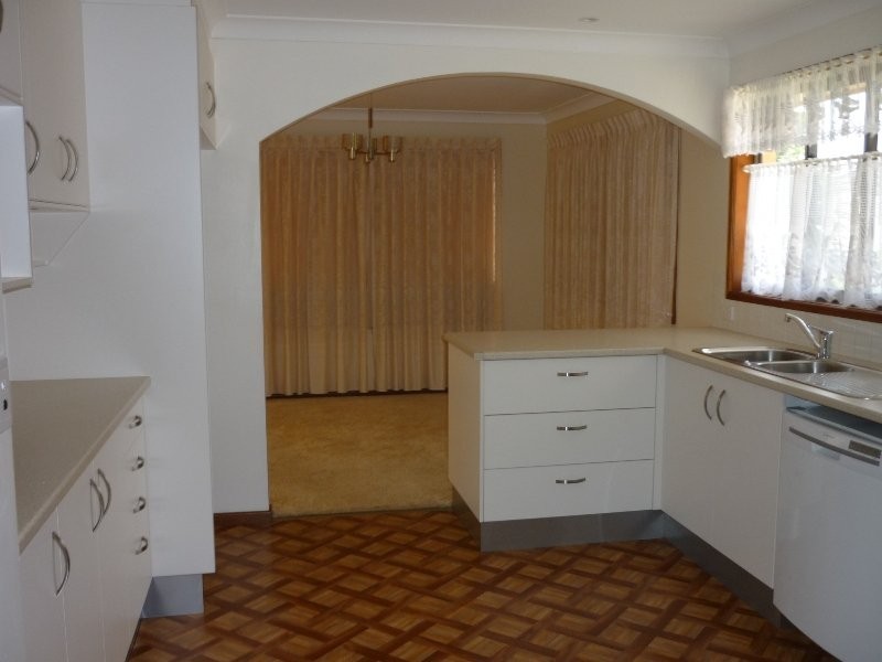 8 Rowell Street, Battery Hill QLD 4551