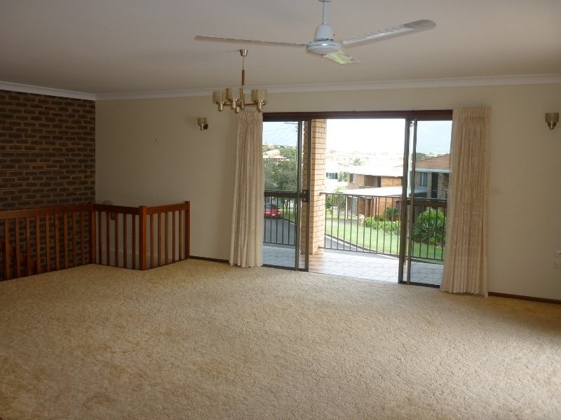 8 Rowell Street, Battery Hill QLD 4551