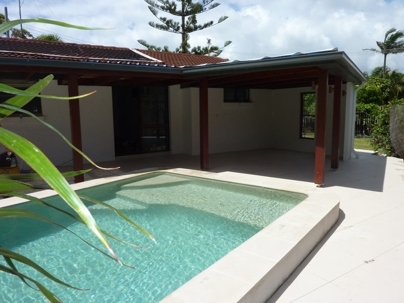 18 Ilaroo Crescent, Warana QLD 4575