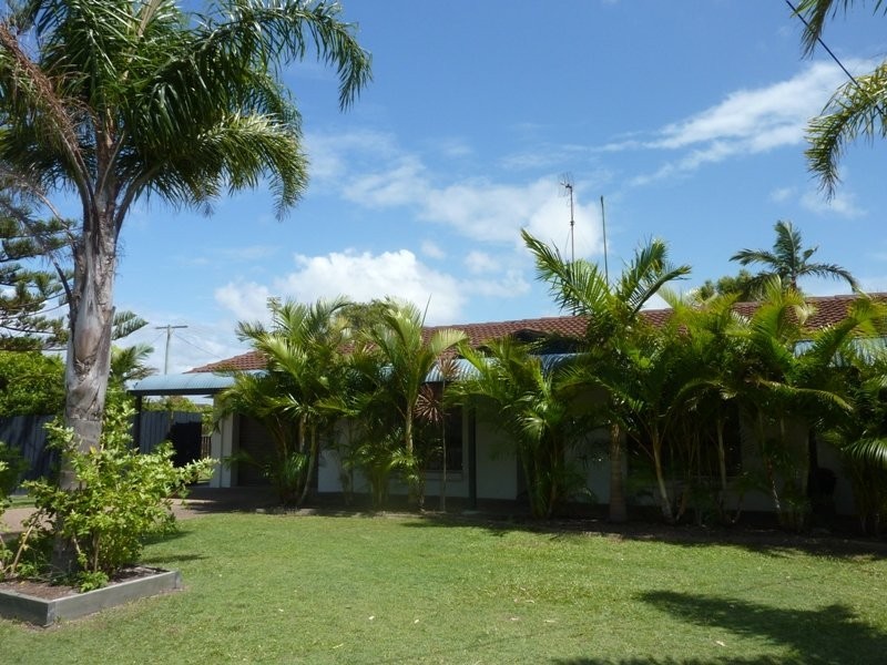 18 Ilaroo Crescent, Warana QLD 4575