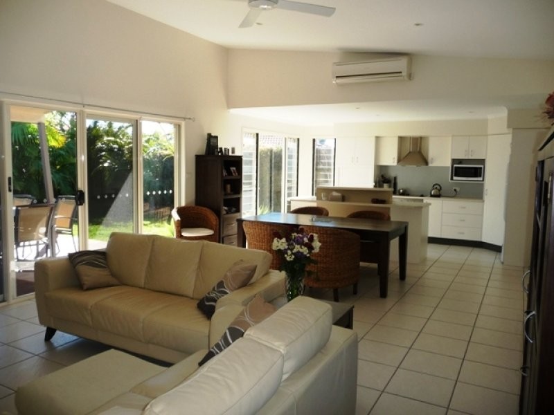 6 Windermere Way, Sippy Downs QLD 4556