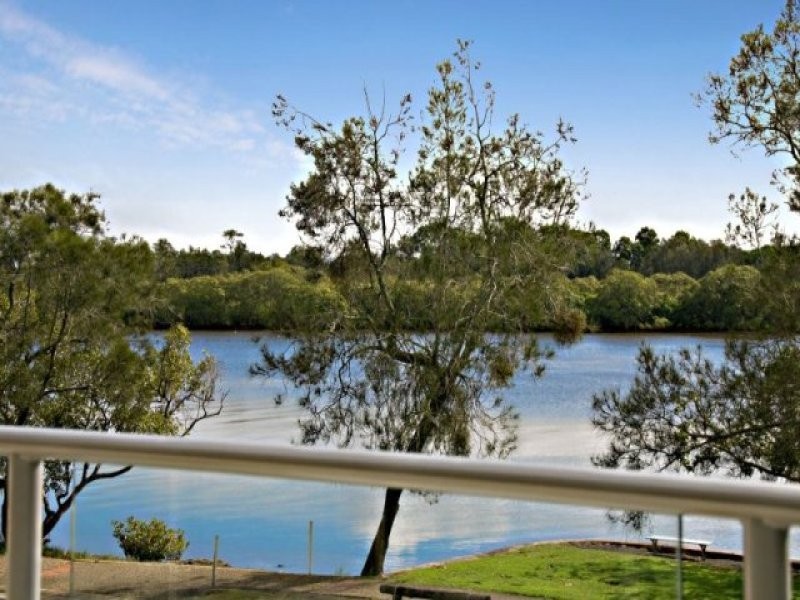 2/175 Bradman Avenue, Maroochydore QLD 4558