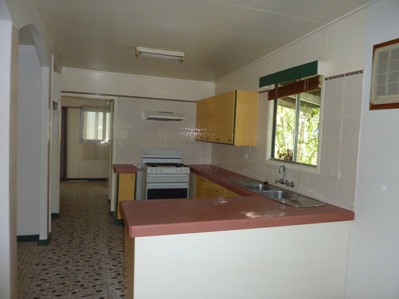 127 Duporth Avenue, Maroochydore QLD 4558