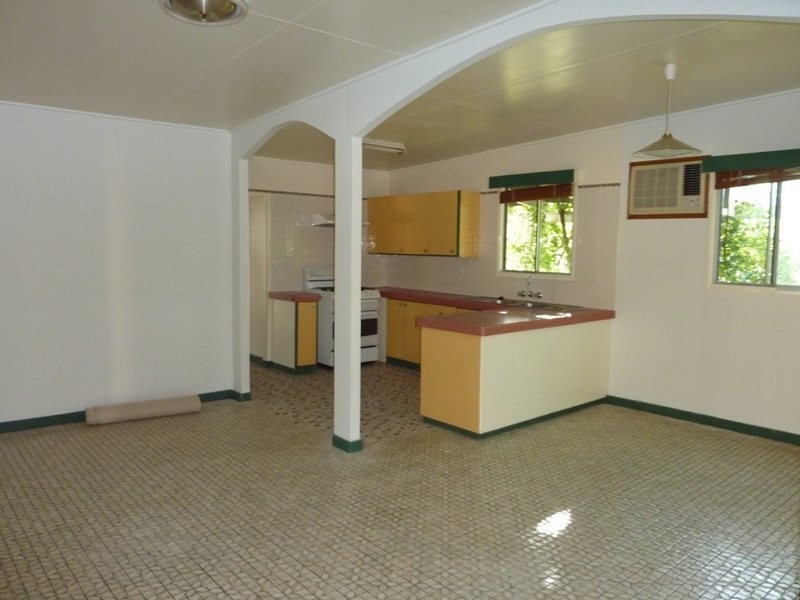 127 Duporth Avenue, Maroochydore QLD 4558