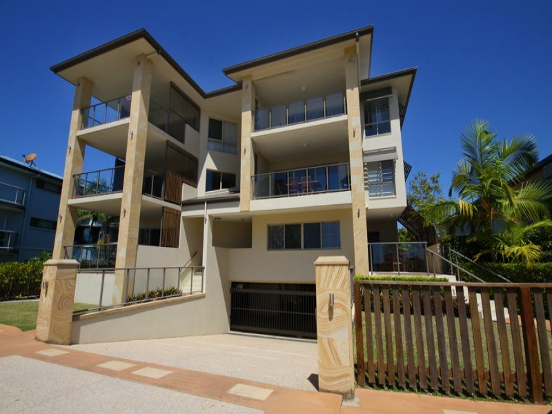 2/311 Bradman Avenue, Maroochydore QLD 4558