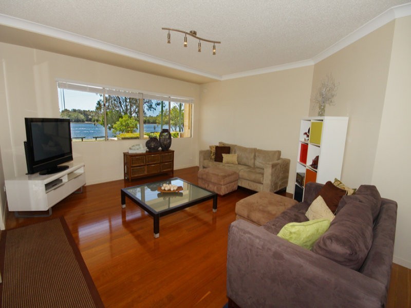 2/311 Bradman Avenue, Maroochydore QLD 4558