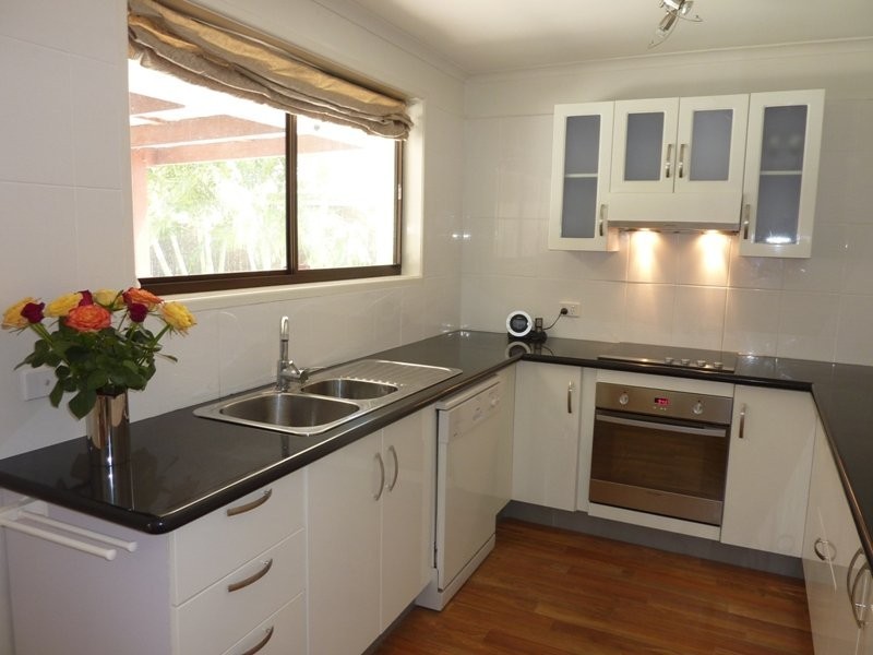 18 Ilaroo Crescent, Warana QLD 4575