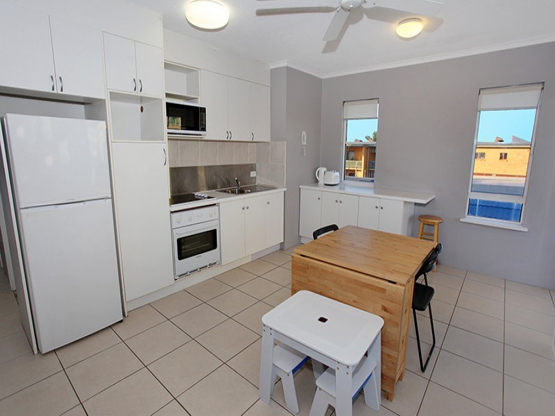 9/12 Memorial Avenue, Maroochydore QLD 4558