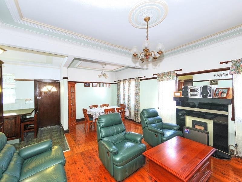 16 Harry Street, Eastlakes NSW 2018