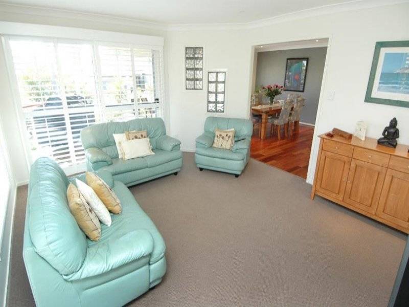 18 St Ives Circuit, Forest Lake QLD 4078