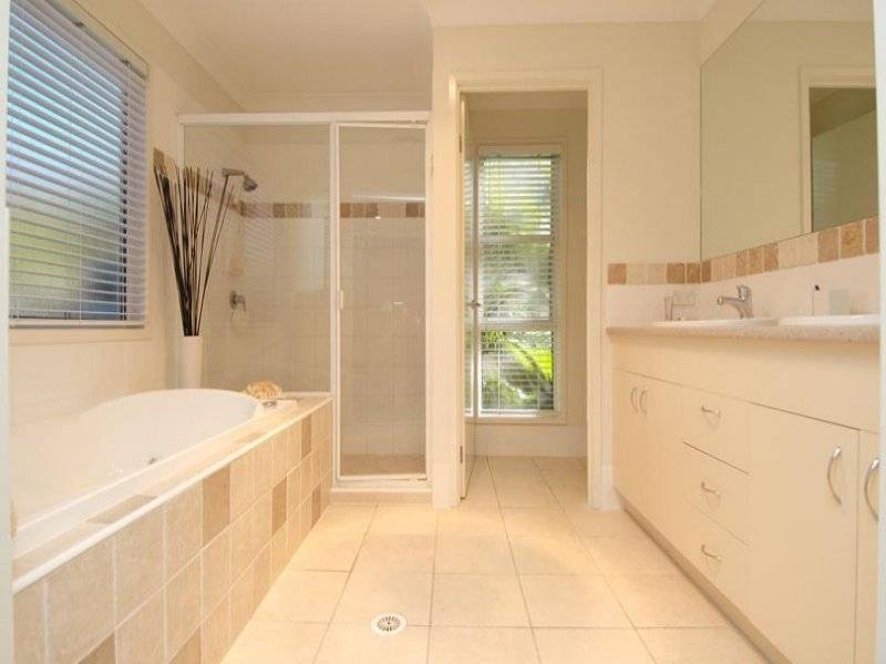 18 St Ives Circuit, Forest Lake QLD 4078