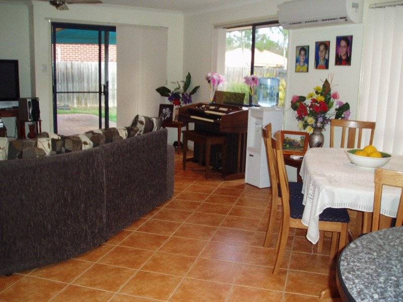 13 Carolina Pde, Forest Lake QLD 4078