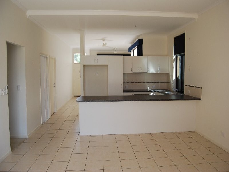 8 Grand South Circuit, Springfield Lakes QLD 4300