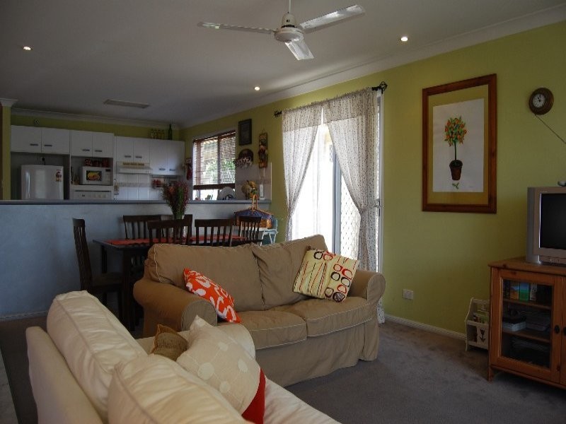 39 Lakeside Cres, Forest Lake QLD 4078