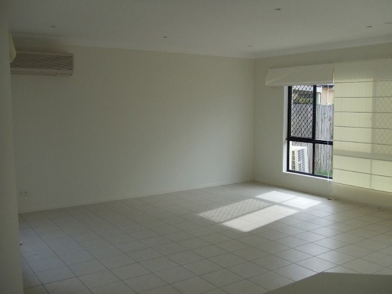 9 Cobourg St, Forest Lake QLD 4078