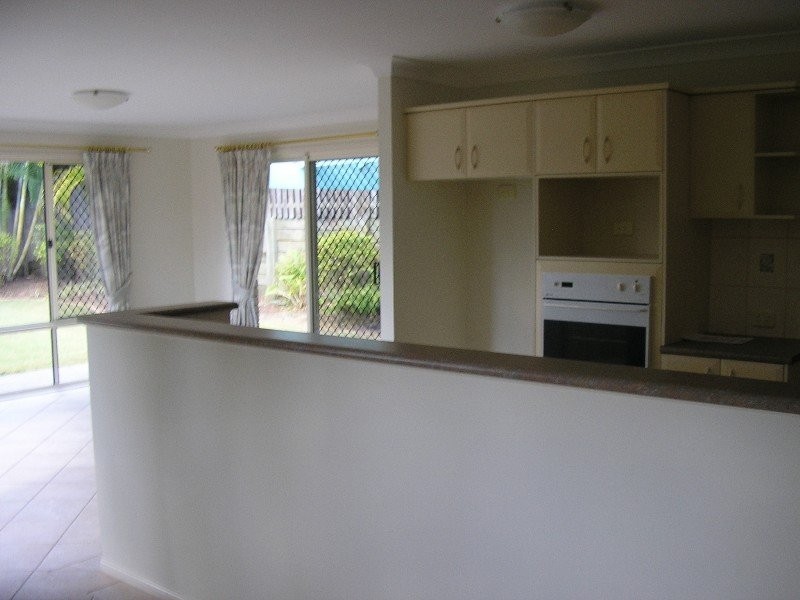 4 Grevillea Pl, Forest Lake QLD 4078